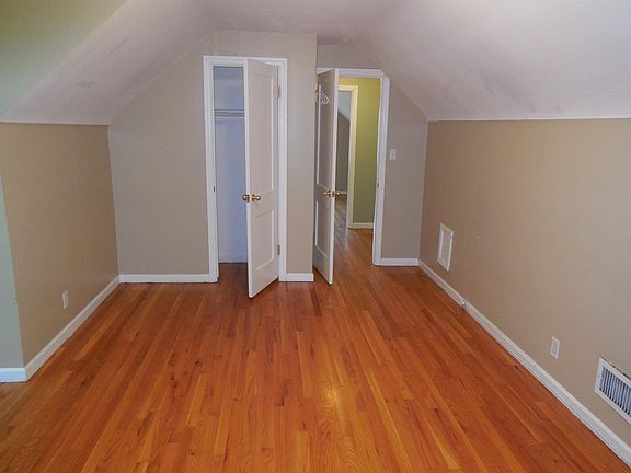 3rd image of 1211 Meadow Lake Ter