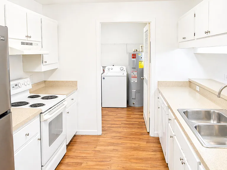 Timberland Apartments — Photo 14