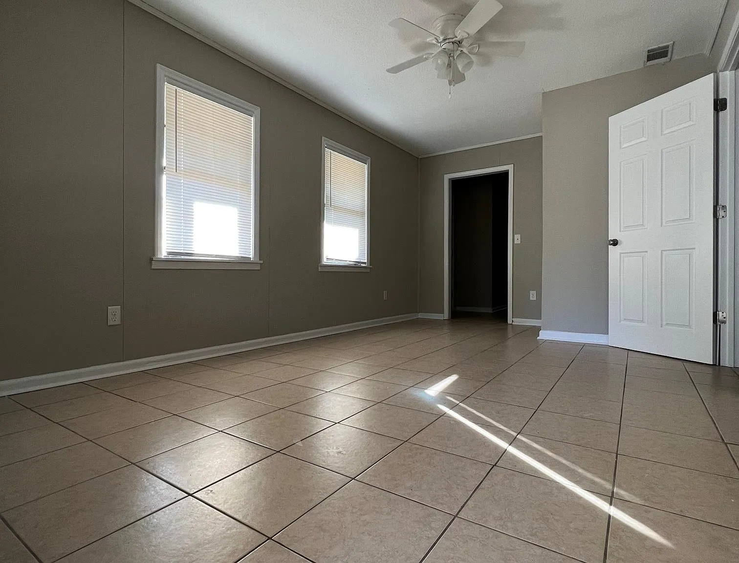3 bed, 1250 sqft, $1,500 — Photo 3