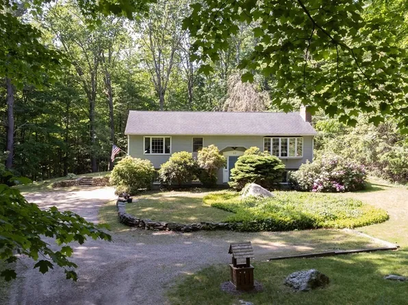 52 McGilpin Rd, Sturbridge, MA 01566