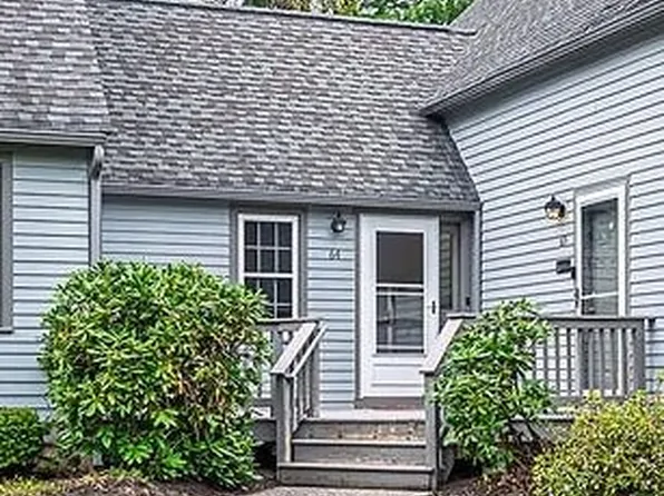 64 Glengarry Drive, Stratham, NH 03885