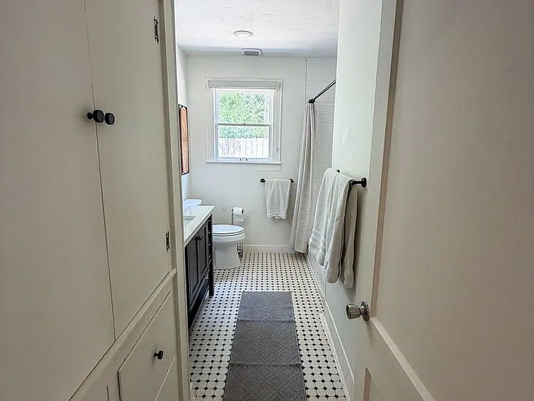 919 SW 6th Ave — Photo 13