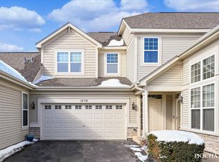 1830 Foxridge Ct, Aurora, IL 60502