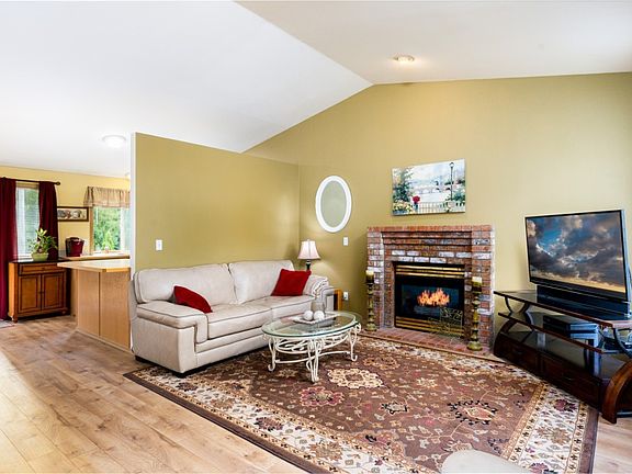 3rd image of 513 21st Avenue Ct
