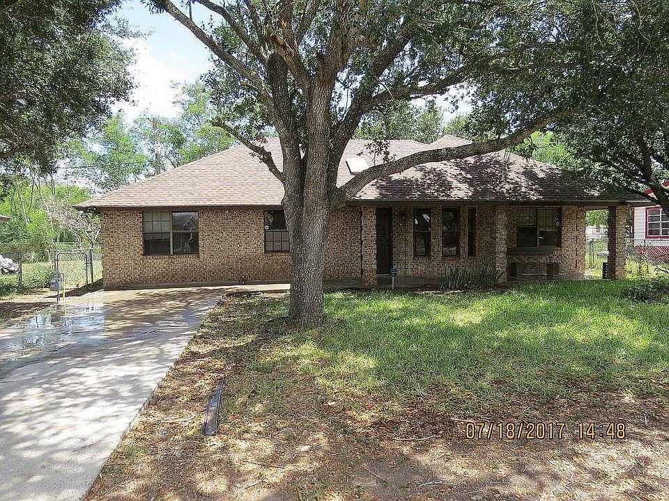 1st image of 410 De Los Santos Ave