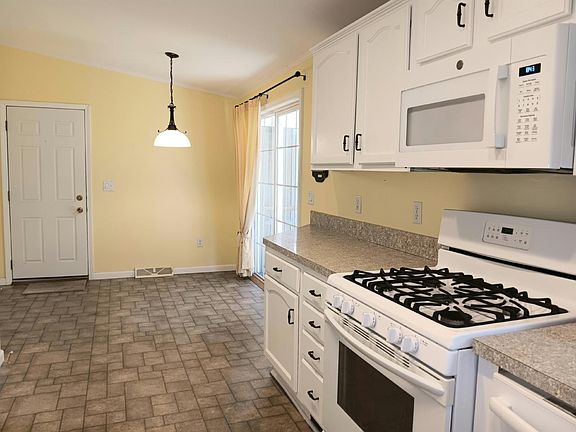 4th image of 802 Simmons Rd #802SIM