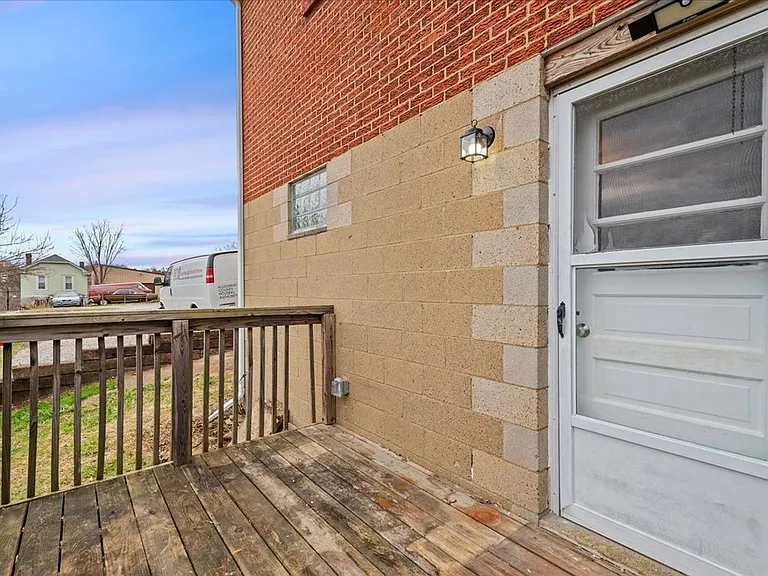 1303 Cloverdale St — Photo 40