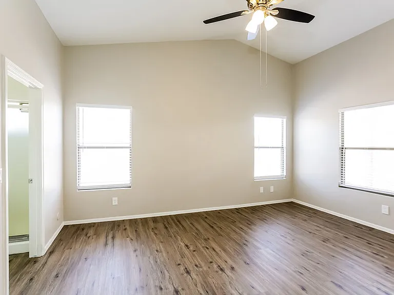 1058 S Sierra St — Photo 13