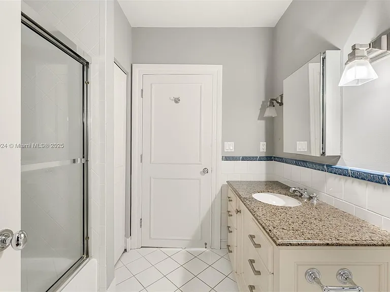 11 E Rivo Alto Dr — Photo 25