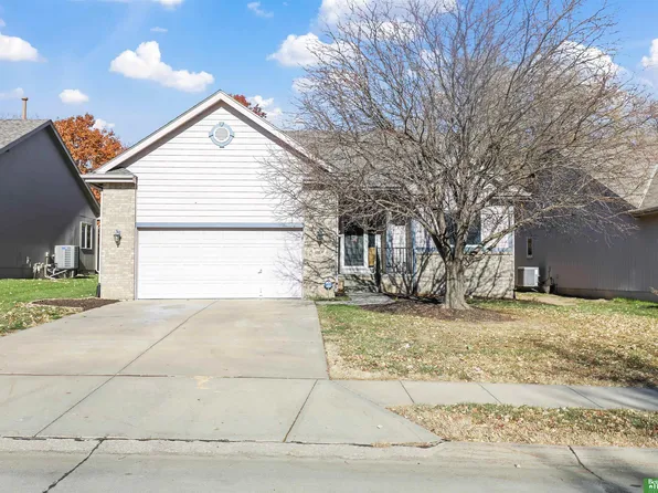 10320 Brentwood Dr, La Vista, NE 68128