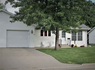 1604 N 3rd Ave, Washington, IA 52353