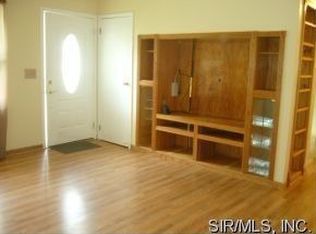 1608 Landmark Dr, Mascoutah, IL
