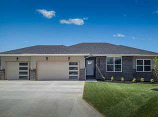 703 N Acacia Ave, Clever, MO 65631