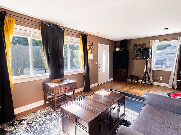 4th image of 2316 Meadowood St