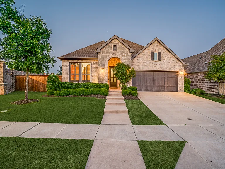 3128 Lexington Dr — Photo 1