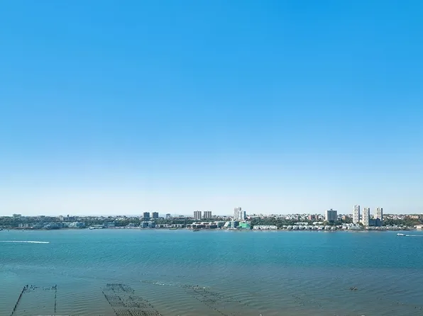 100 Riverside Boulevard image 4 of 21