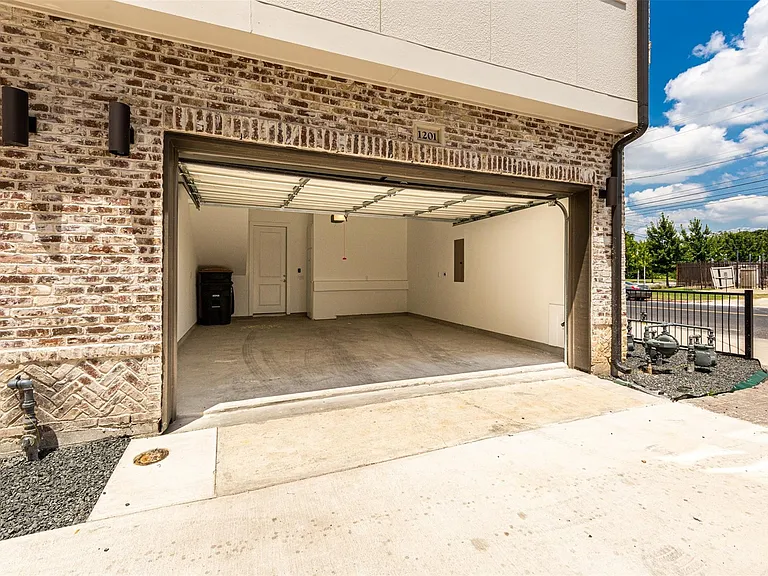 1201 Shore District Dr — Photo 29