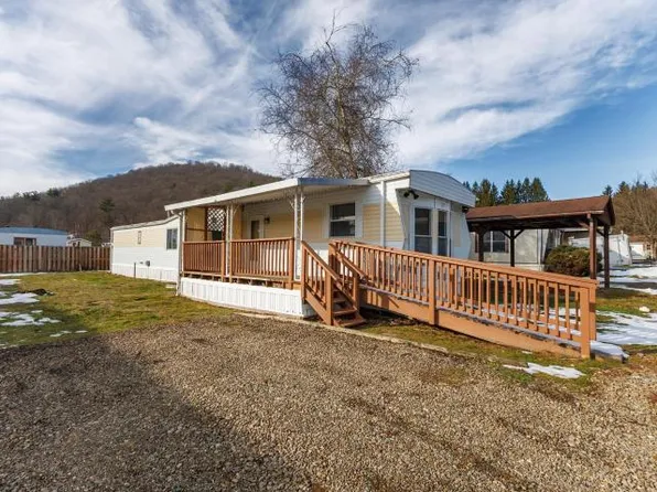 13 Frontier Dr, Youngsville, PA 16371