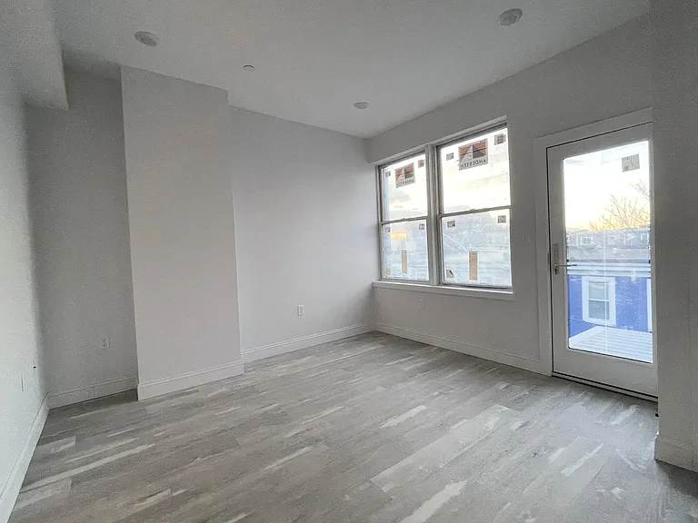 108 Chelsea St #1-R — Photo 13