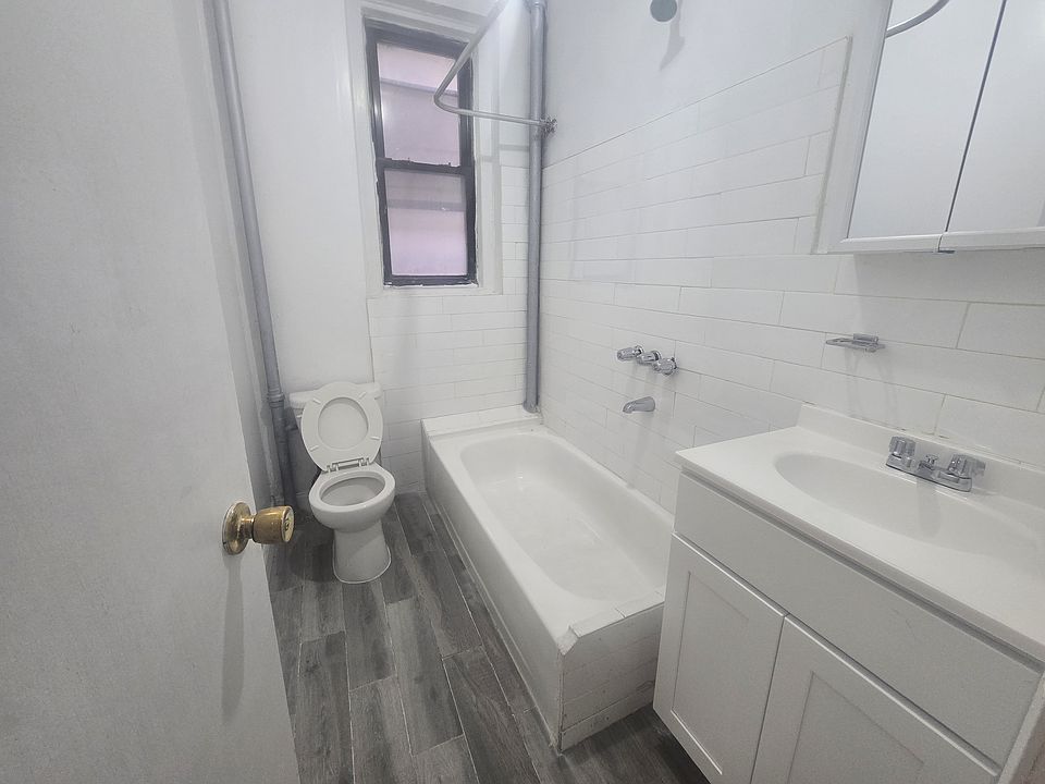2nd image of 158 Linden Blvd #13