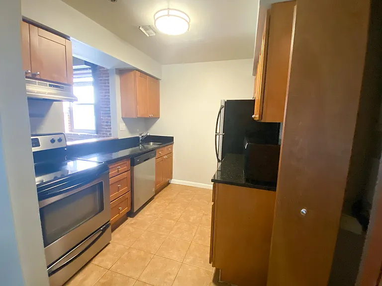 225 Arch St — Photo 2