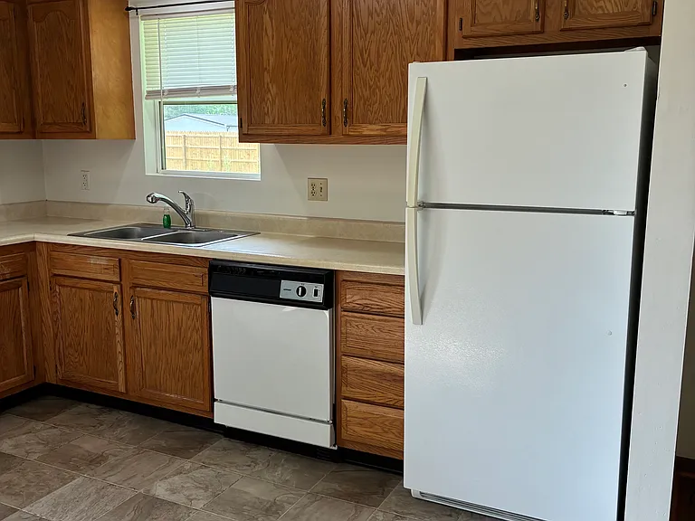 2070 Center St #C — Photo 4