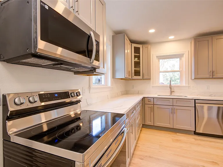 2208 Blodgett St #1 — Photo 13