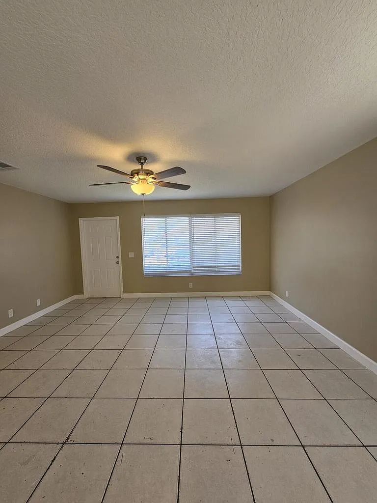 4876 Orleans Ct — Photo 3