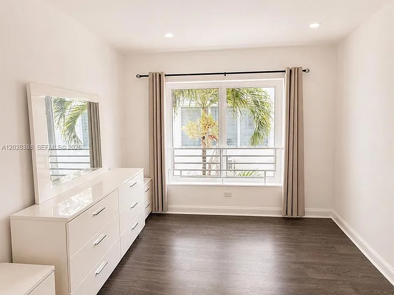1536 Jefferson Ave #4 — Photo 5