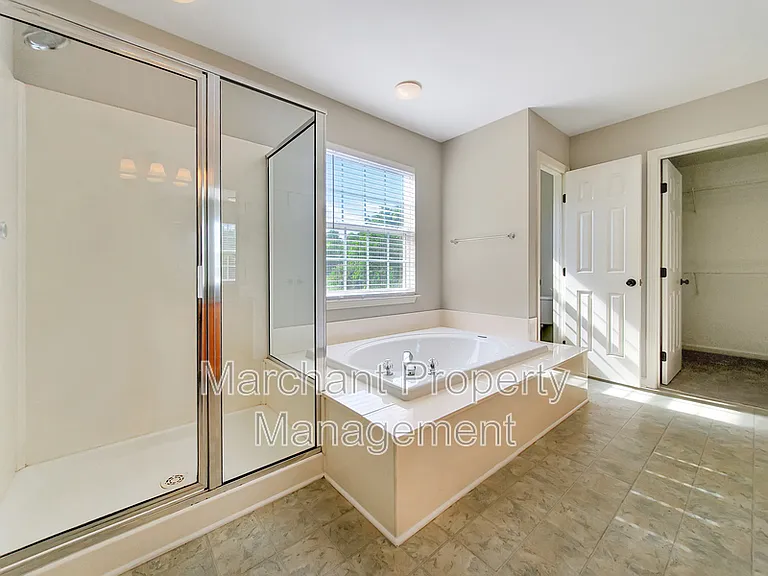 15 Silverthorn Ct — Photo 40