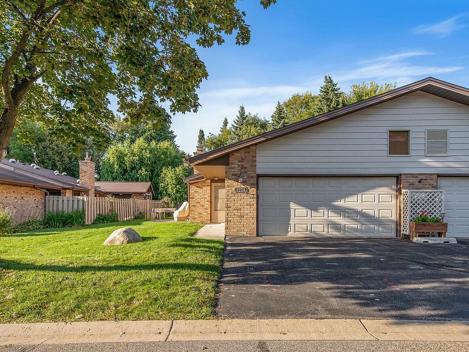 1st image of 1224 Black Oaks Ln N