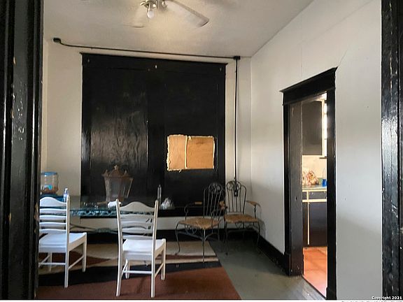 5th image of 402 W Elmira St