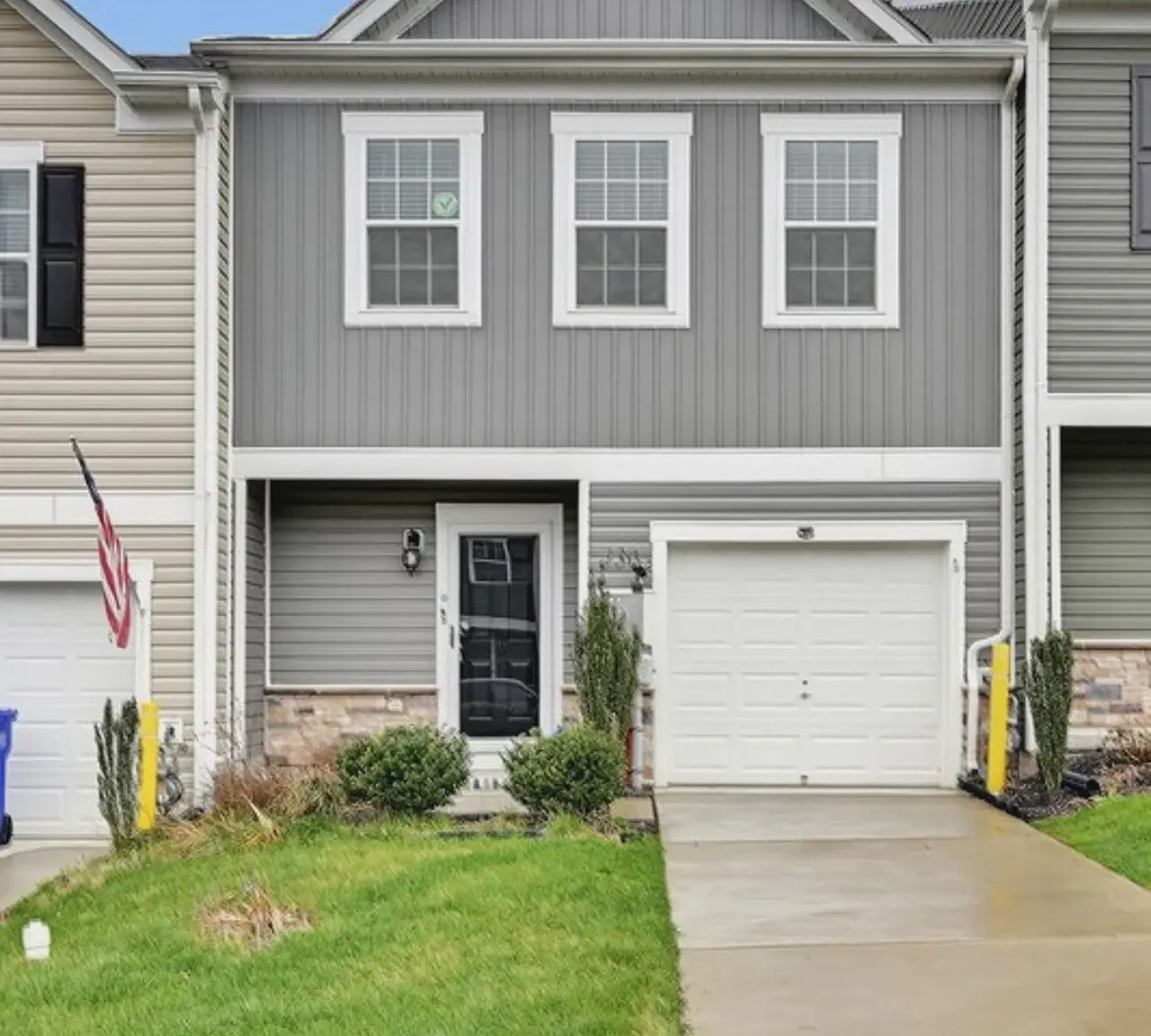3 bed, 2.5 bath, 1490 sqft, $2,045 — Photo 1