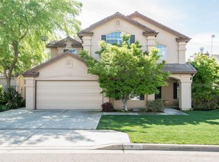 2359 E Desert Island Dr, Fresno, CA 93730