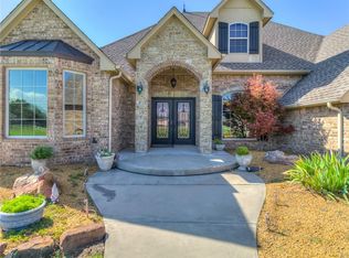 5601 Hidden Fawn Cir, Mustang, OK 73064