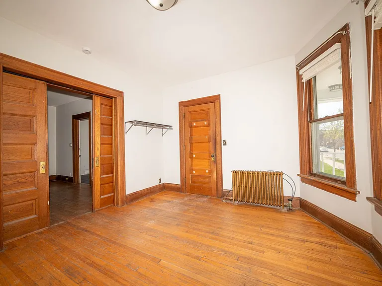 405-407 W Main St — Photo 11
