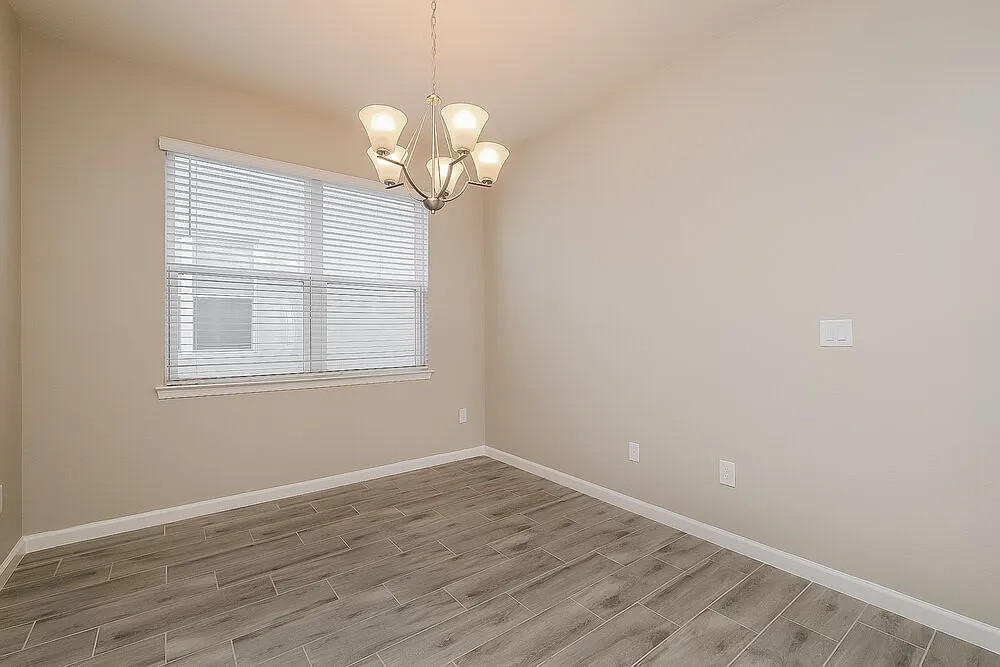 3 bed, 2.0 bath, 1824 sqft, $2,600 — Photo 4