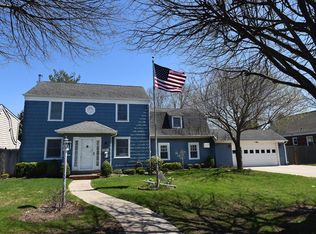 2533 Loftus Ave, Oceanside, NY 11572