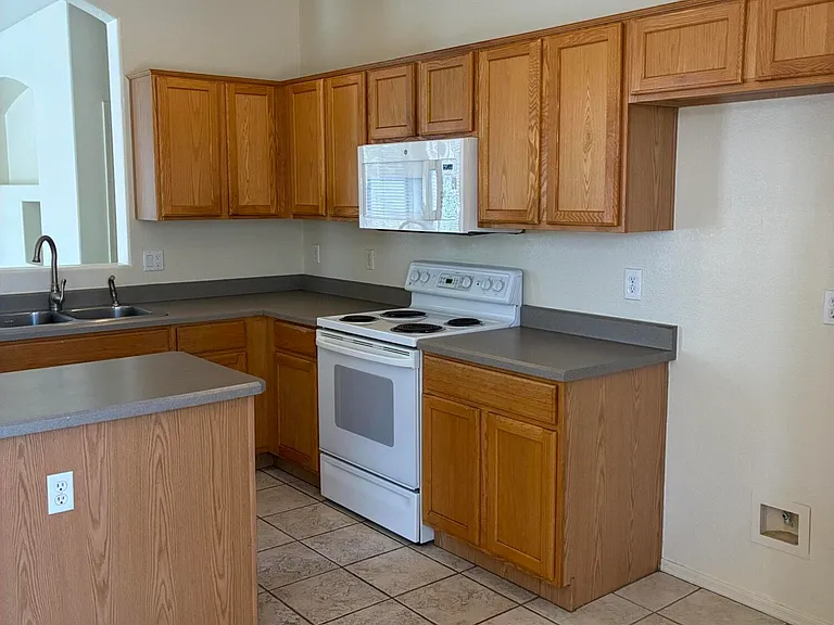3317 E Park Ave — Photo 6