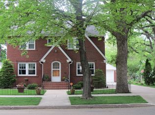 909 10th St NW, Austin, MN 55912