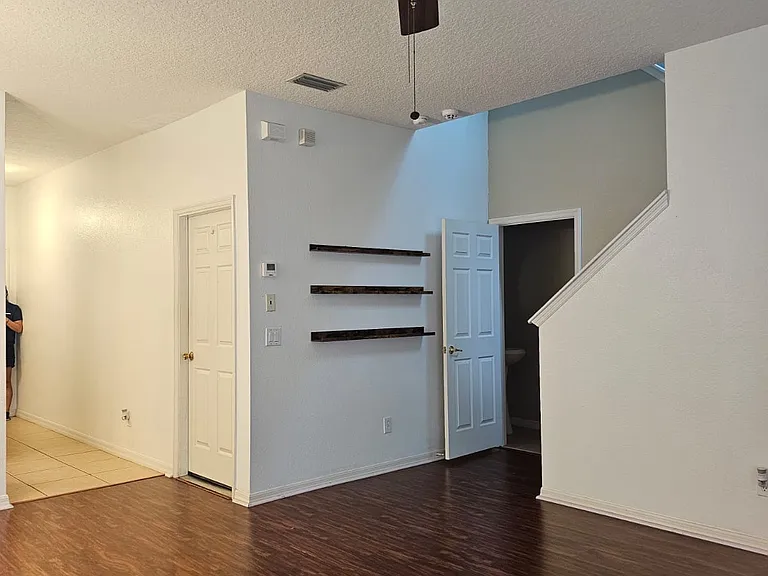 2761 Retreat View Cir — Photo 19