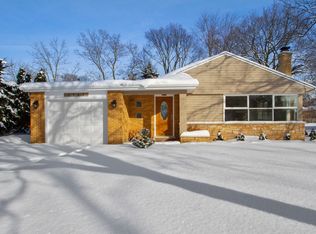 1346 London Ln, Glenview, IL 60025