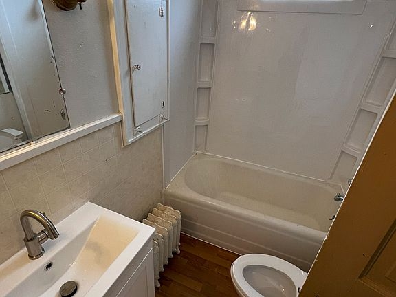 2nd image of 302 E Walnut St #A