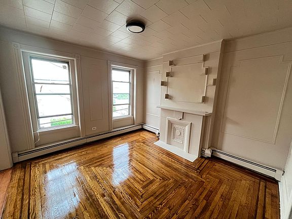 4th image of 39 Harmon St #2E