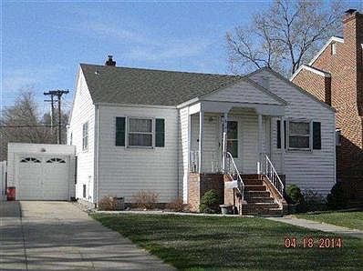 1st image of 814 W 1st St