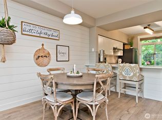 23300 SE Black Nugget Rd UNIT J3, Issaquah, WA