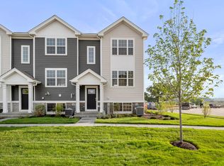 1401 Oakfield Ln, Pingree Grove, IL 60140