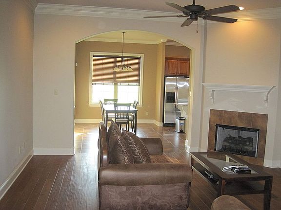 3rd image of 107 Queensberry Dr