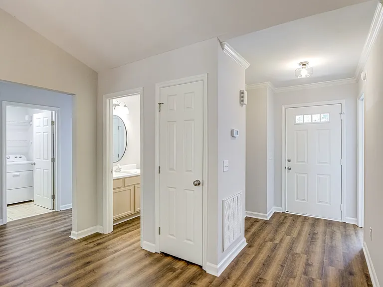 126 Crookham Ct — Photo 6