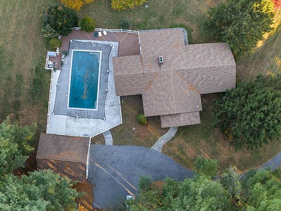 3rd image of 3116 Mount Carmel Rd